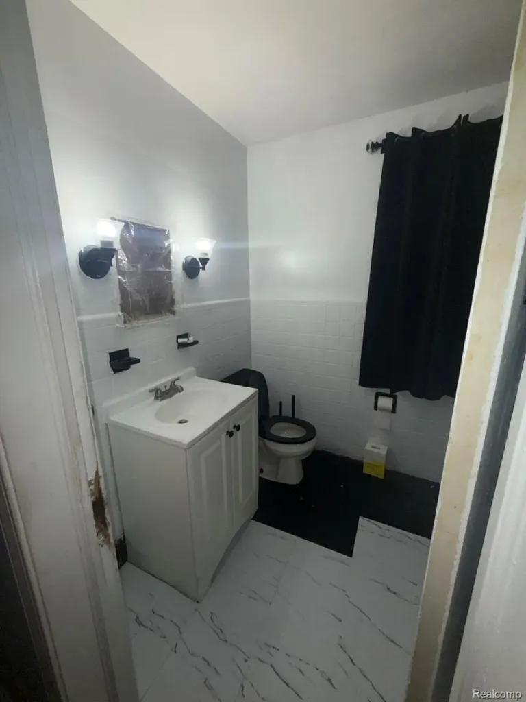 18213 Sorrento Street Detroit City MI 48235