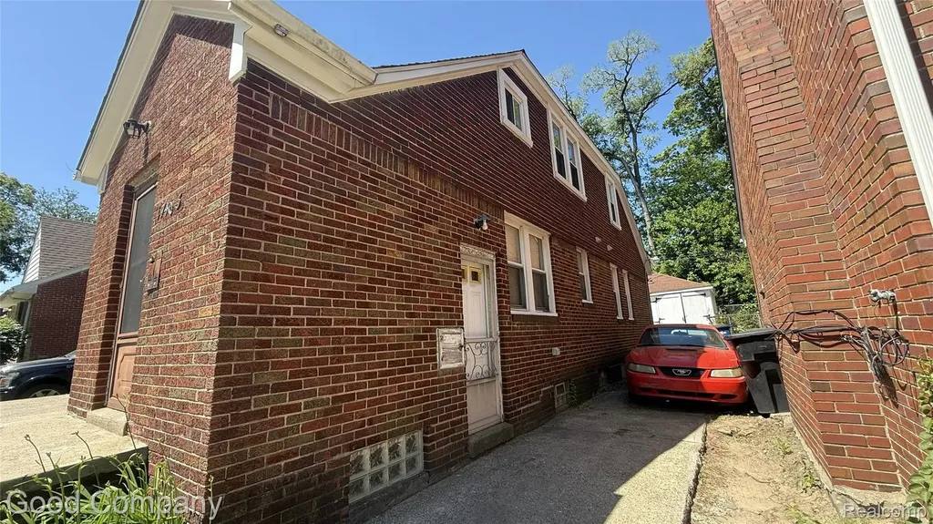 17403 Quincy Street Detroit City MI 48221