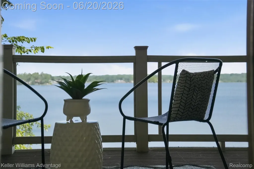 9548 Elizabeth Lake Road White Lake Charter Township MI 48386