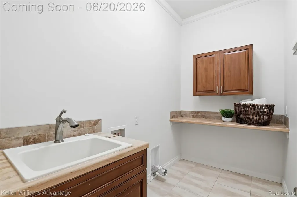9548 Elizabeth Lake Road White Lake Charter Township MI 48386