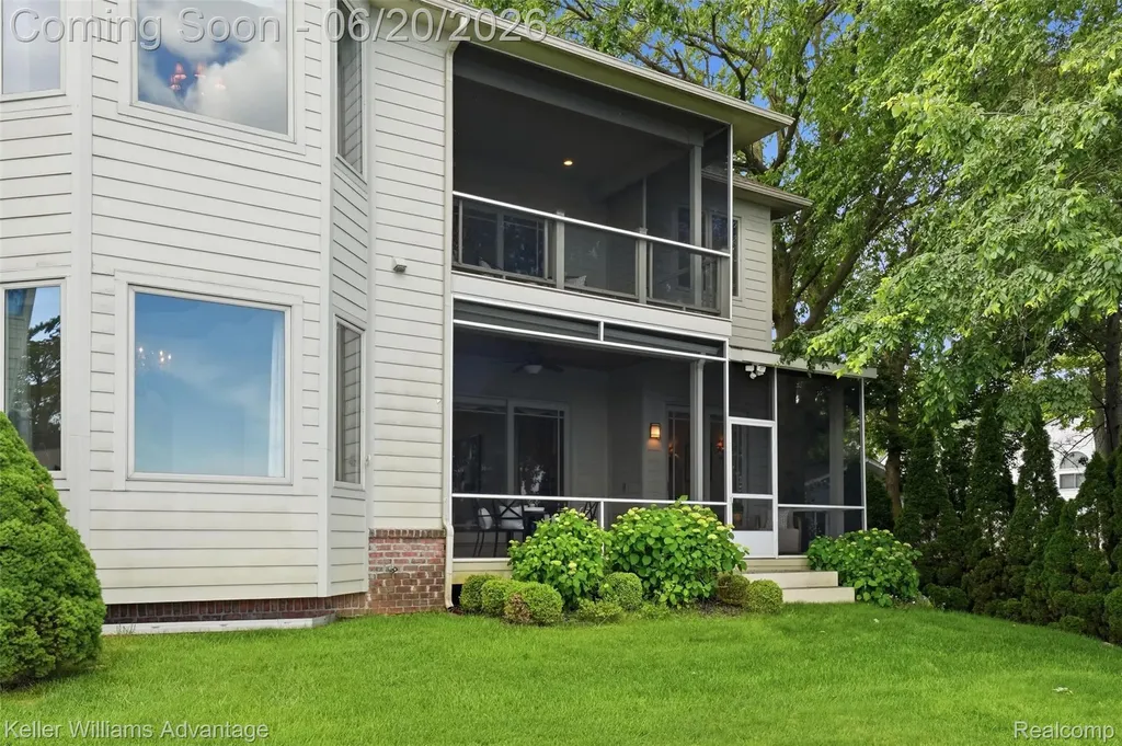 9548 Elizabeth Lake Road White Lake Charter Township MI 48386