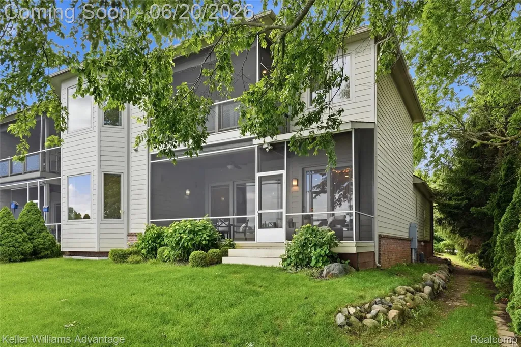 9548 Elizabeth Lake Road White Lake Charter Township MI 48386