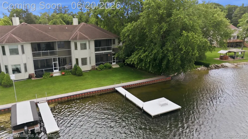 9548 Elizabeth Lake Road White Lake Charter Township MI 48386