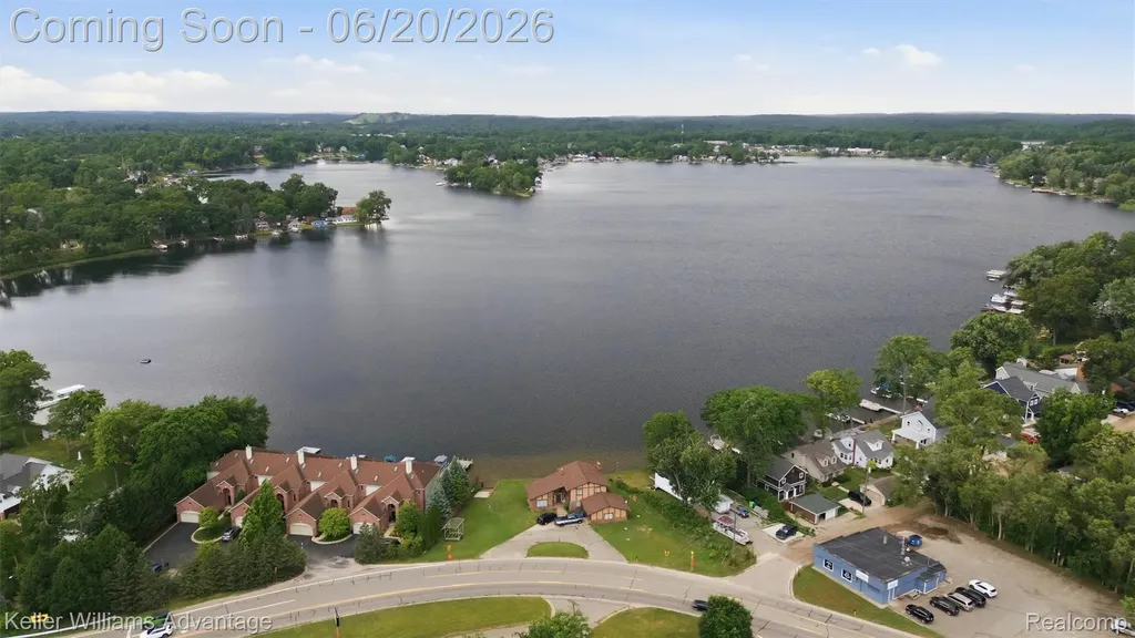9548 Elizabeth Lake Road White Lake Charter Township MI 48386
