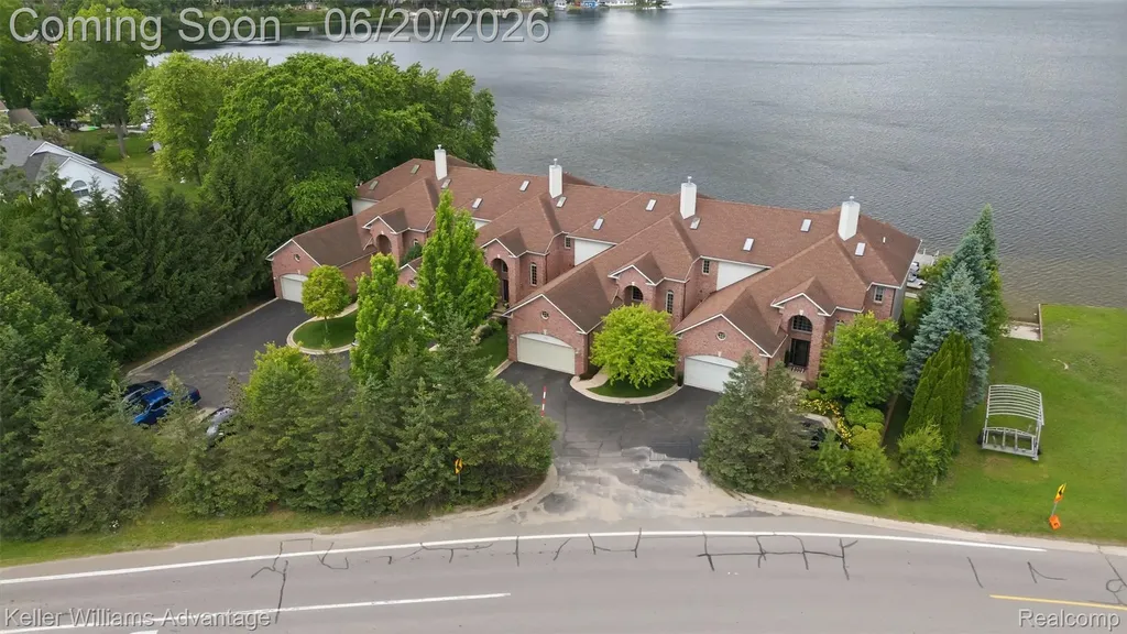 9548 Elizabeth Lake Road White Lake Charter Township MI 48386