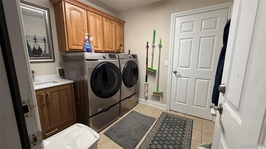 2380 Houghton Hollow Drive Delhi Charter Township MI 48911