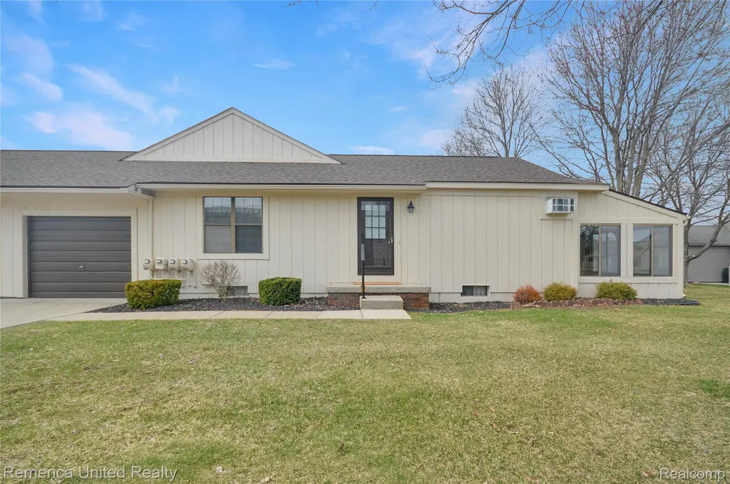 12113 Lexington Drive Green Oak Township MI 48178