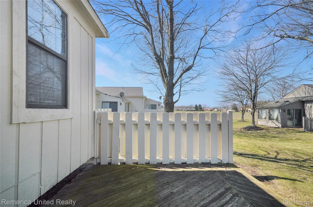 12113 Lexington Drive Green Oak Township MI 48178