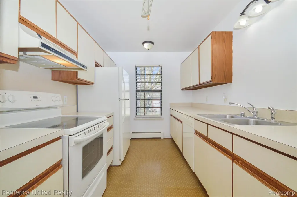 12113 Lexington Drive Green Oak Township MI 48178