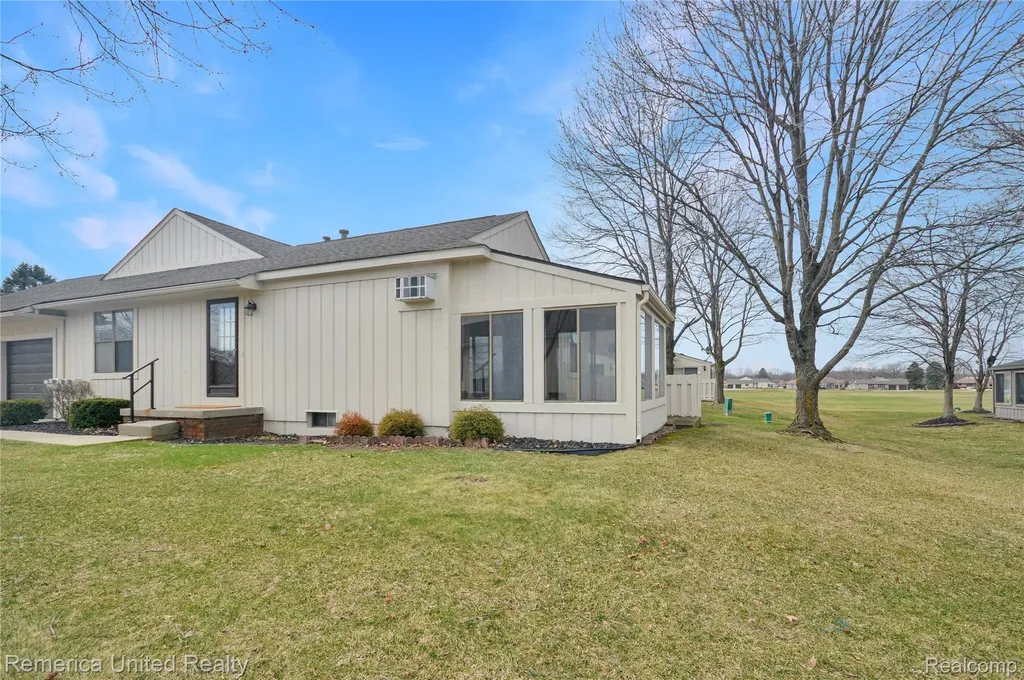 12113 Lexington Drive Green Oak Township MI 48178