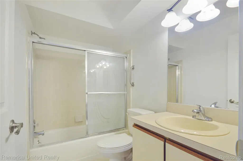 12113 Lexington Drive Green Oak Township MI 48178