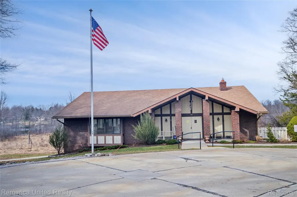 12113 Lexington Drive Green Oak Township MI 48178