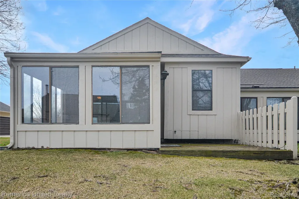 12113 Lexington Drive Green Oak Township MI 48178