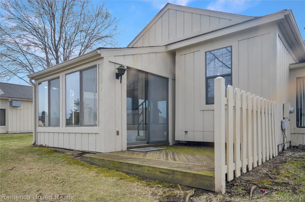 12113 Lexington Drive Green Oak Township MI 48178