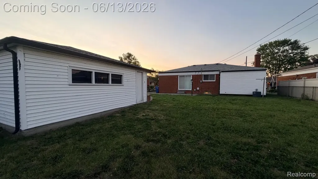 3254 Potomac Avenue Warren City MI 48091