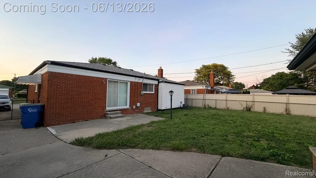 3254 Potomac Avenue Warren City MI 48091