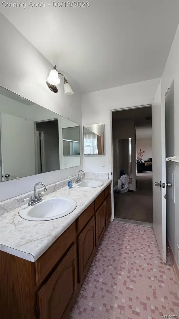 3254 Potomac Avenue Warren City MI 48091