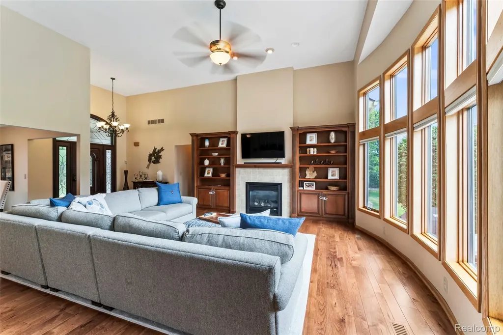 6541 E Ridge Court Green Oak Township MI 48116