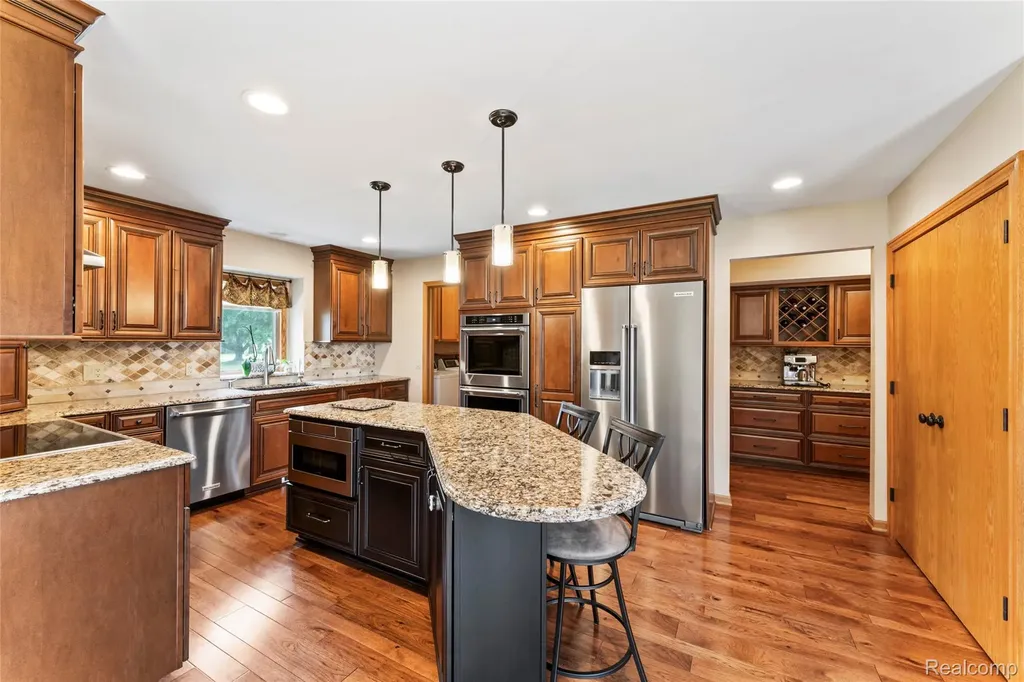 6541 E Ridge Court Green Oak Township MI 48116