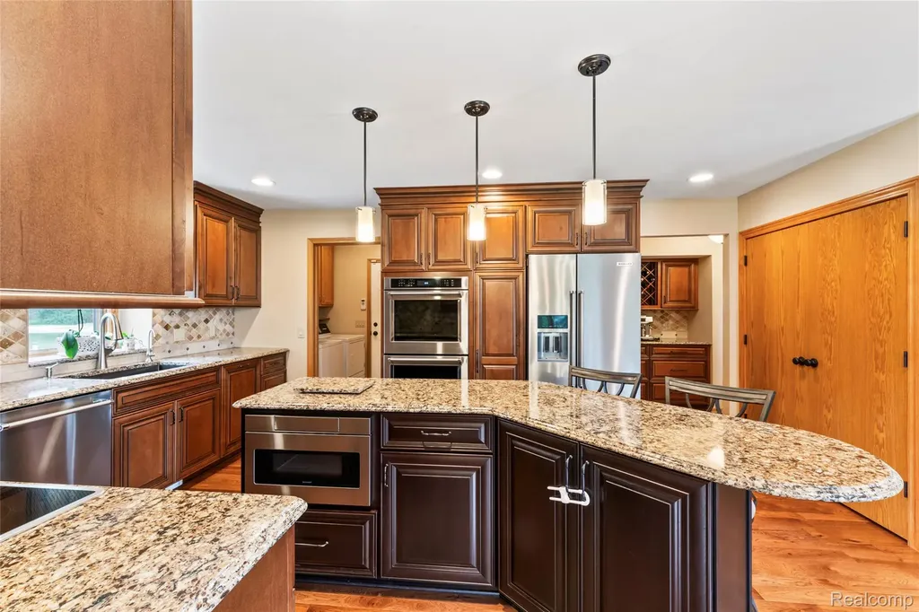 6541 E Ridge Court Green Oak Township MI 48116
