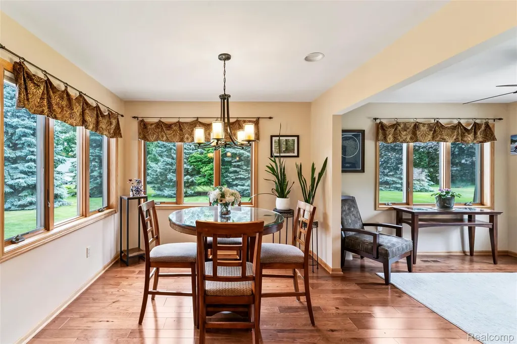 6541 E Ridge Court Green Oak Township MI 48116