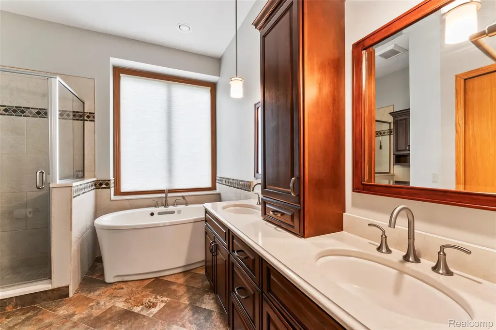 6541 E Ridge Court Green Oak Township MI 48116