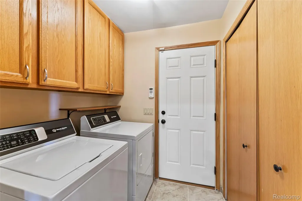 6541 E Ridge Court Green Oak Township MI 48116