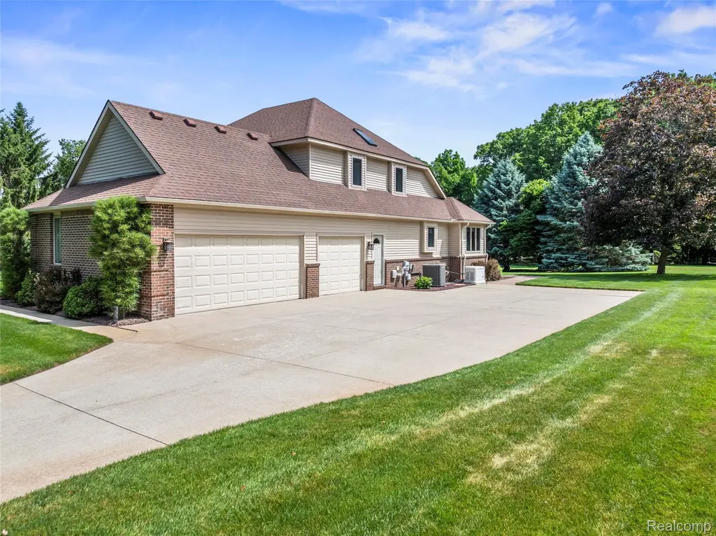 6541 E Ridge Court Green Oak Township MI 48116