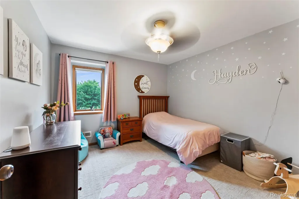 6541 E Ridge Court Green Oak Township MI 48116