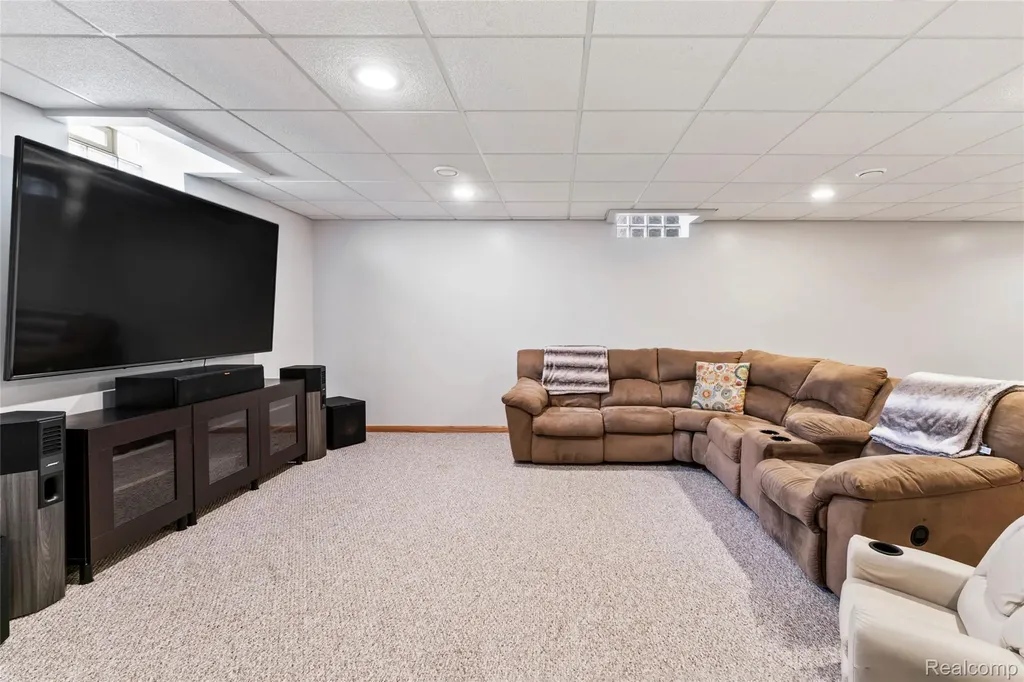 6541 E Ridge Court Green Oak Township MI 48116