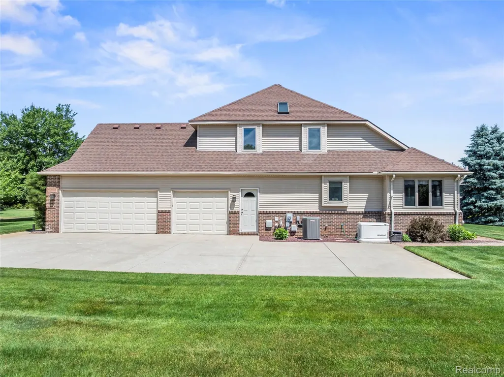 6541 E Ridge Court Green Oak Township MI 48116