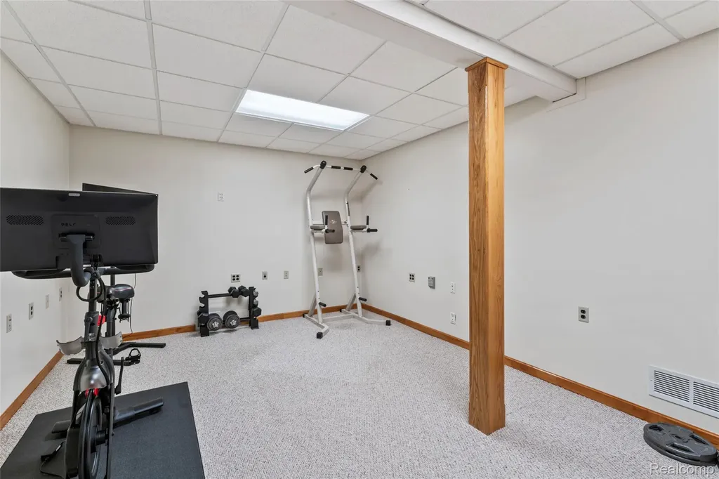 6541 E Ridge Court Green Oak Township MI 48116