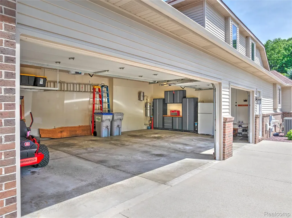 6541 E Ridge Court Green Oak Township MI 48116