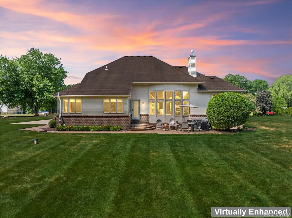6541 E Ridge Court Green Oak Township MI 48116