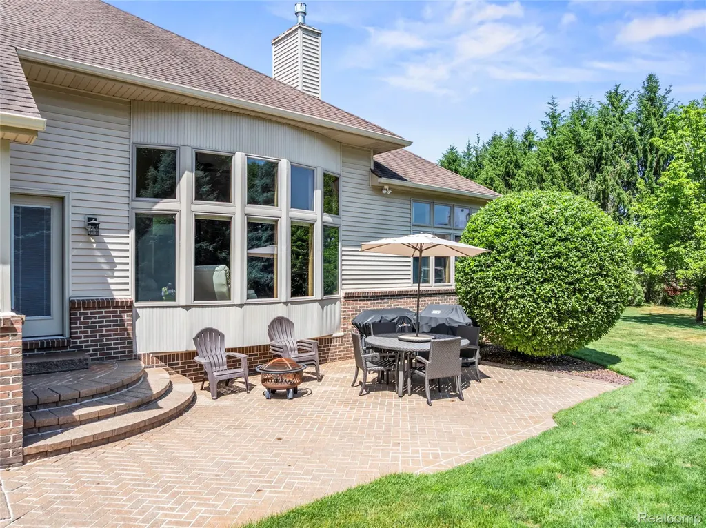 6541 E Ridge Court Green Oak Township MI 48116