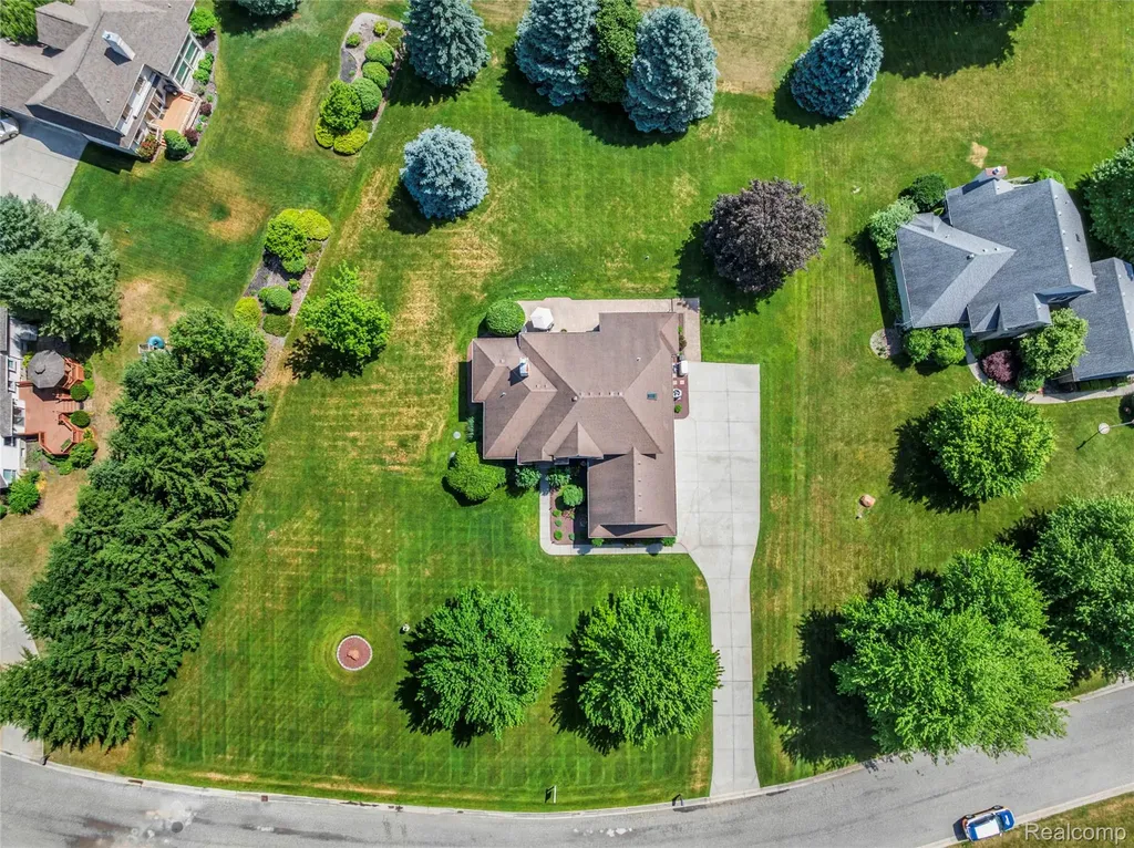 6541 E Ridge Court Green Oak Township MI 48116