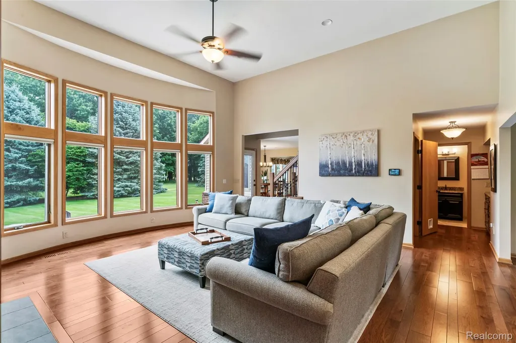 6541 E Ridge Court Green Oak Township MI 48116