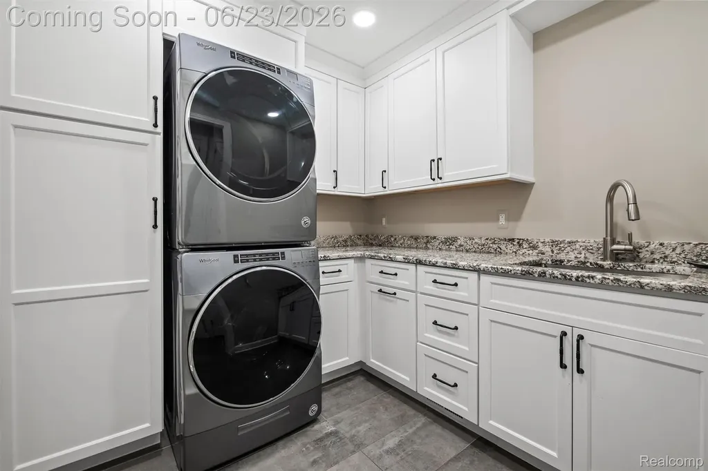 520 Pleasant Street Birmingham City MI 48009