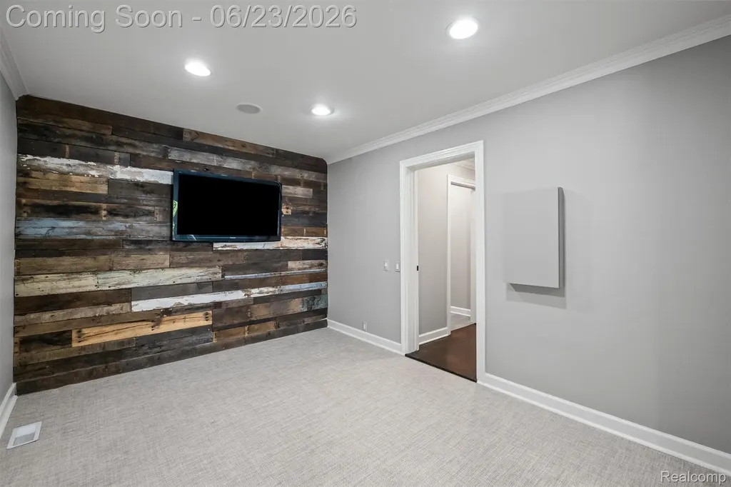 520 Pleasant Street Birmingham City MI 48009