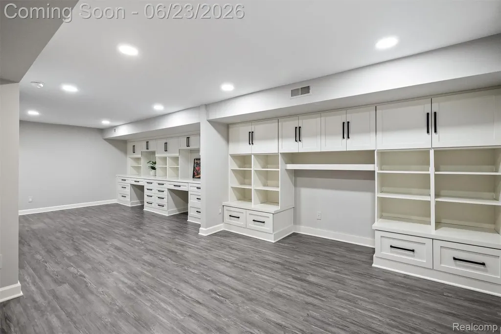 520 Pleasant Street Birmingham City MI 48009