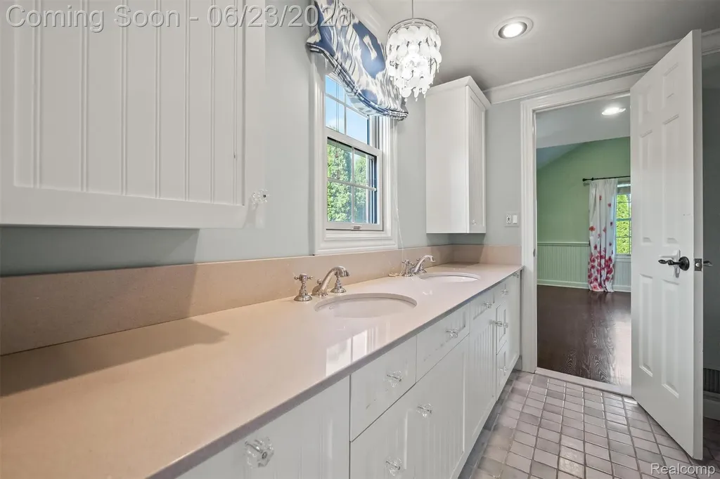 520 Pleasant Street Birmingham City MI 48009