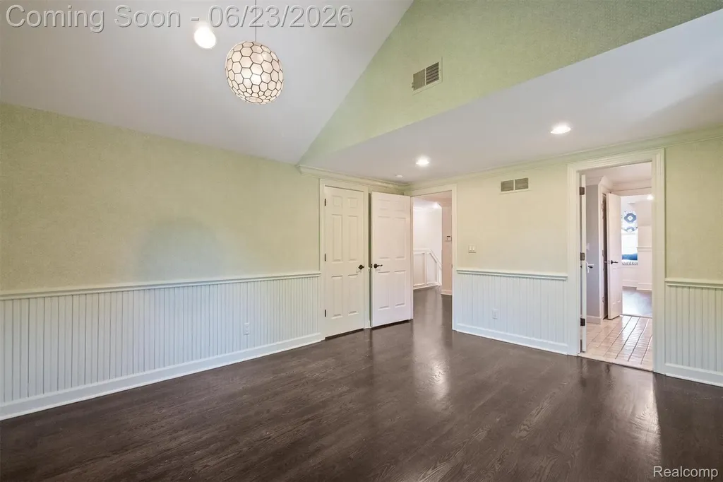 520 Pleasant Street Birmingham City MI 48009