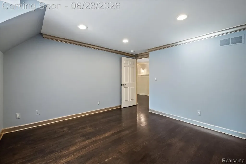 520 Pleasant Street Birmingham City MI 48009