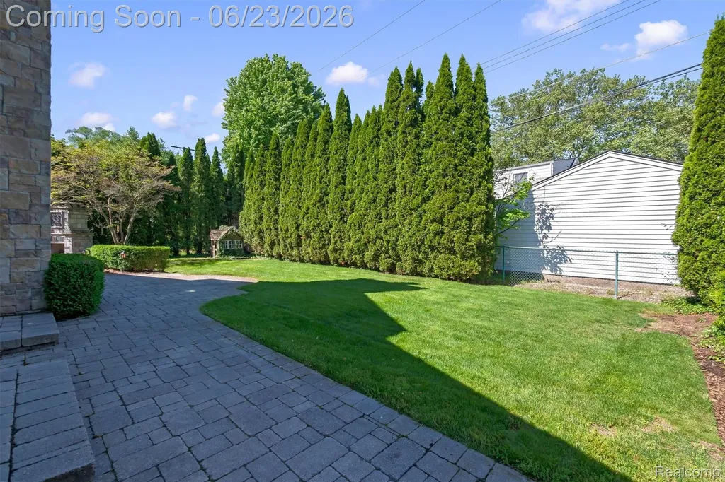 520 Pleasant Street Birmingham City MI 48009