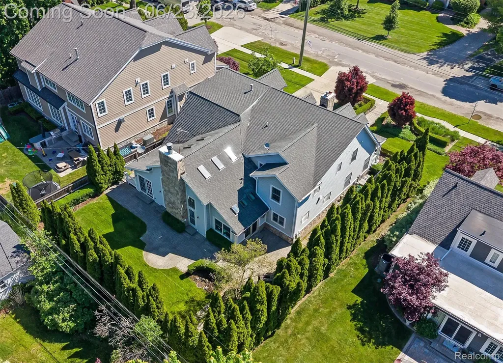 520 Pleasant Street Birmingham City MI 48009