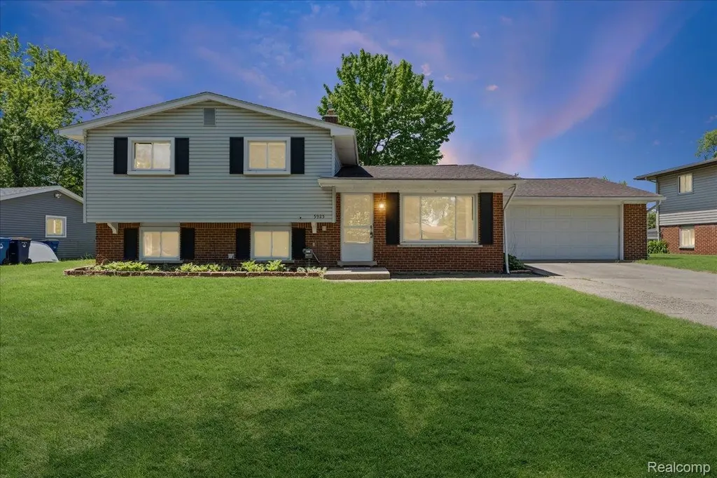 5925 Strathdon Way Waterford Charter Township MI 48327