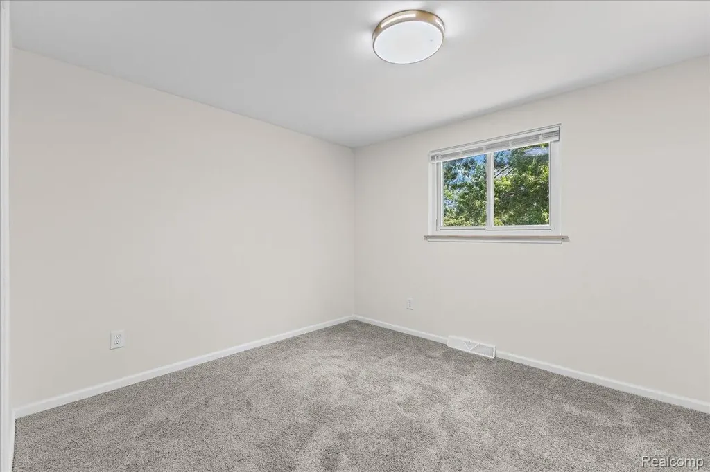 5925 Strathdon Way Waterford Charter Township MI 48327