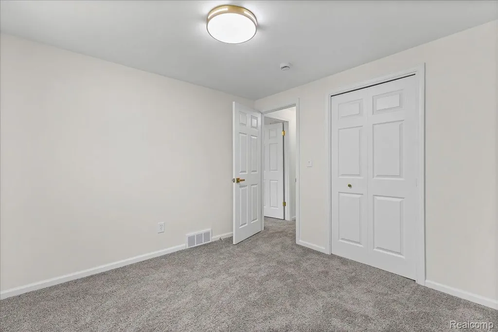 5925 Strathdon Way Waterford Charter Township MI 48327
