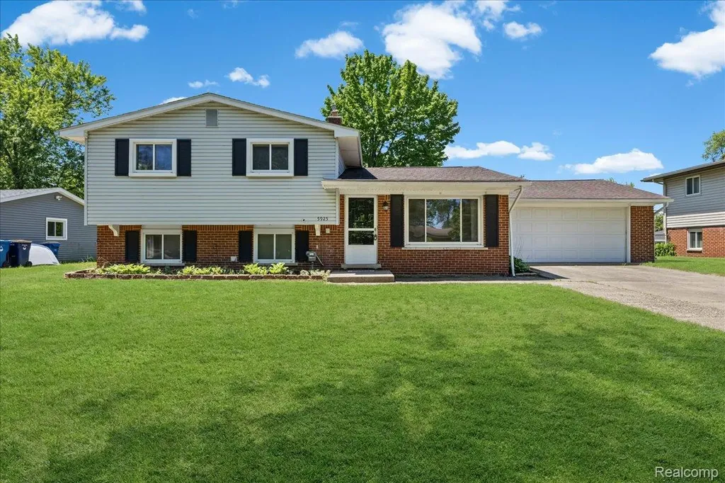 5925 Strathdon Way Waterford Charter Township MI 48327