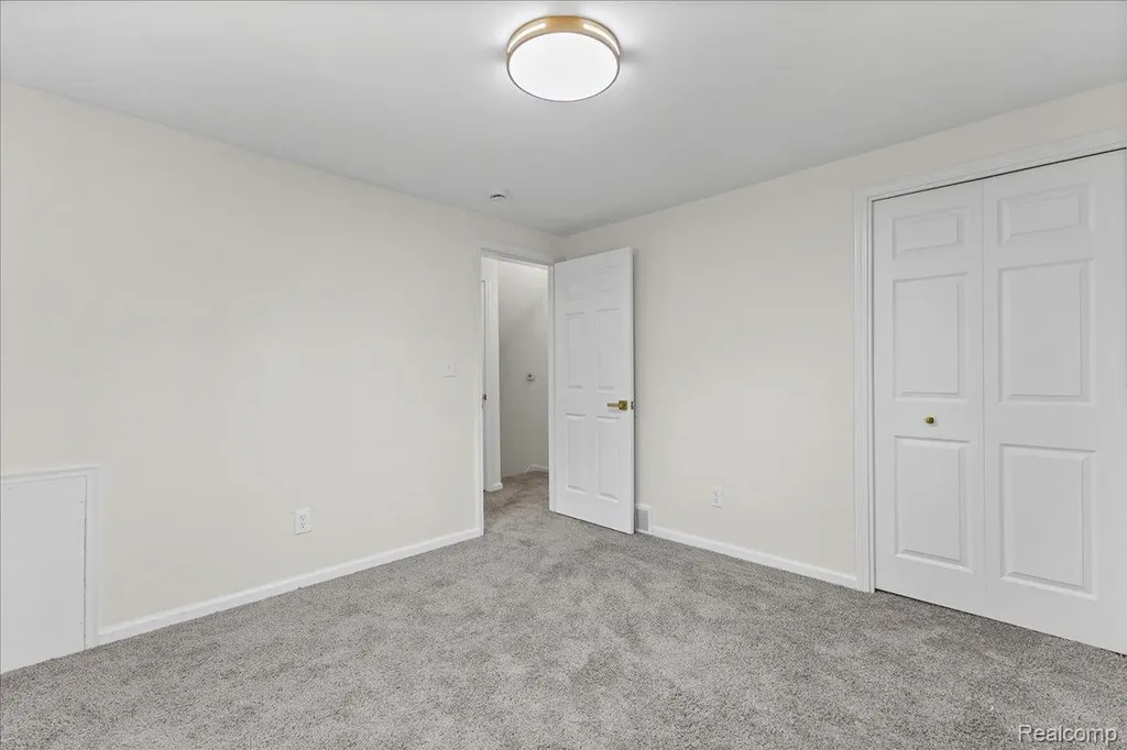 5925 Strathdon Way Waterford Charter Township MI 48327